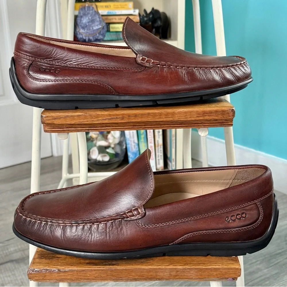Ecco Men's Classic Moc 2.0 Slip-On Leather Loafer (size US 9.5/ 43 EU)